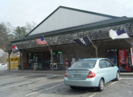 Rippy's Liquor Marketplace outside