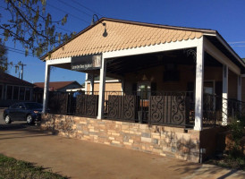 Leander Beer Market outside