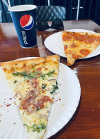 Hilo Pizza Company food