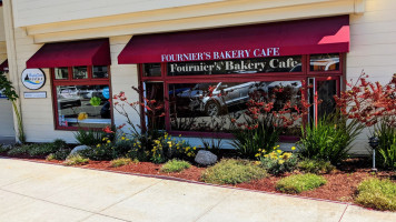 Fourniers Bakery Cafe outside