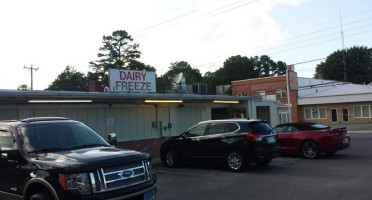 Callao Dairy Freeze outside