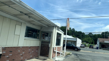 Callao Dairy Freeze outside