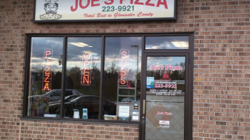 Joe's Pizza outside