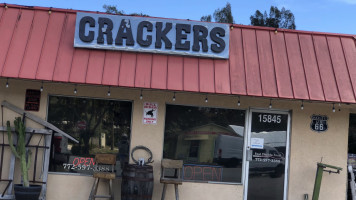 Cracker's Cafe outside