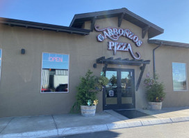 Garbonzo's Pizza outside