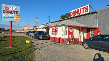 Okie Donuts outside