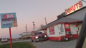 Okie Donuts outside