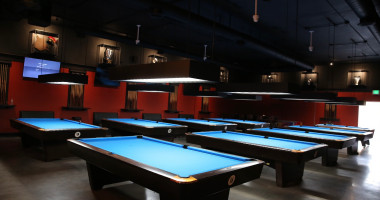 Gladi8or Pizza Billiards inside