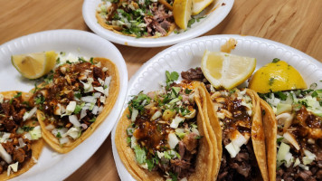 Chalios Tacos Y Tortas food