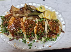 Chalios Tacos Y Tortas food