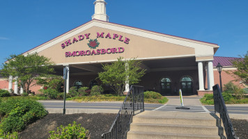 Shady Maple Smorgasbord food