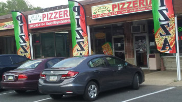 Camilas Pizzeria I outside