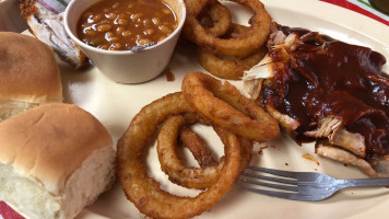 Gene's Bbq food