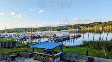 Cabbage Shed And Waterfront Pub outside