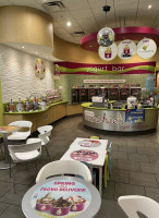 Menchies Frozen Yogurt food