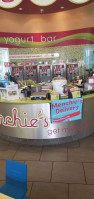 Menchies Frozen Yogurt food