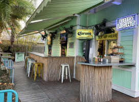 Pearly's Beach Eats food