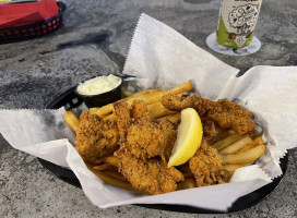 Salty's Island Grille food