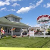 Dumser's Dairyland Drive-in outside