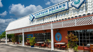 Captain Brian's Seafood Market outside