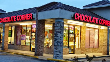 Chocolate Corner Ice Cream outside