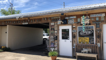 Cherry Street -b-q outside