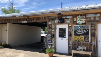 Cherry Street -b-q outside