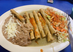 Vic's Flautas Y Tortas food