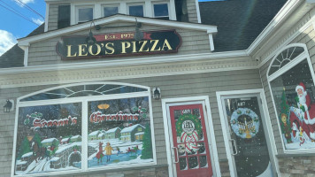 Leo's Pizza food