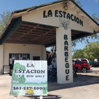 La Estacion -b-que outside