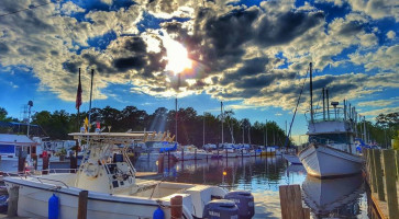 Dockside Grille At Lamb's food