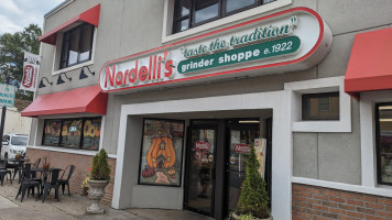 Nardelli's Grinder Shoppe outside