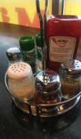 Mikey's Pizza food