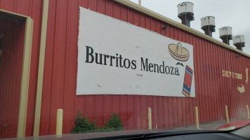 Burritos Mendoza outside