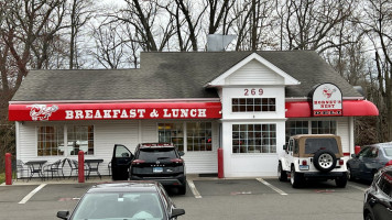 Hornets Nest Deli outside