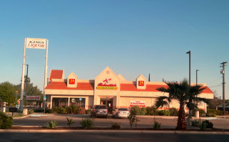 Robertitos Tacos Shop outside