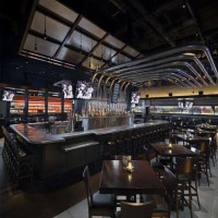 Yard House - Kansas City inside