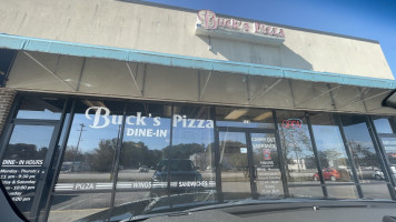 Buck's Pizza food