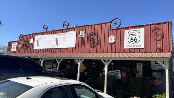 Tammys Round Up Cafe outside