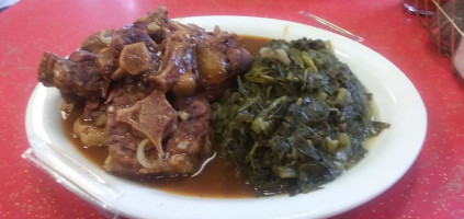 Tastey's Gail's Southern Style Soul Food inside