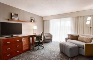 Courtyard By Marriott Bloomington Normal inside