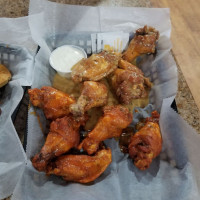 Snazzy's Hot Wings Sassy Things food