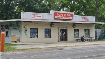 Gokey's Old Town Emporium Creamery outside