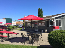 Mr. R's Eatery Ice Cream Shop inside