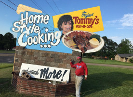 Tommy's -b-que food