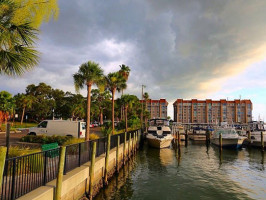 Olde Bay Cafe Dunedin, Fl outside