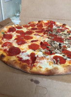 Nino's Pizzeria food