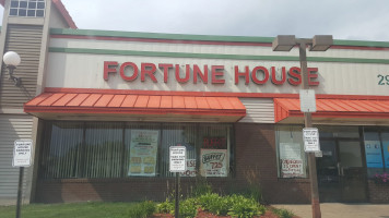 Fortune House Thai Chinese Food outside