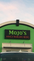 Mojo's Wings Burgers Beer outside