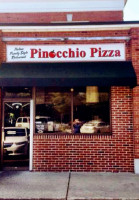 Pinocchio Pizza outside